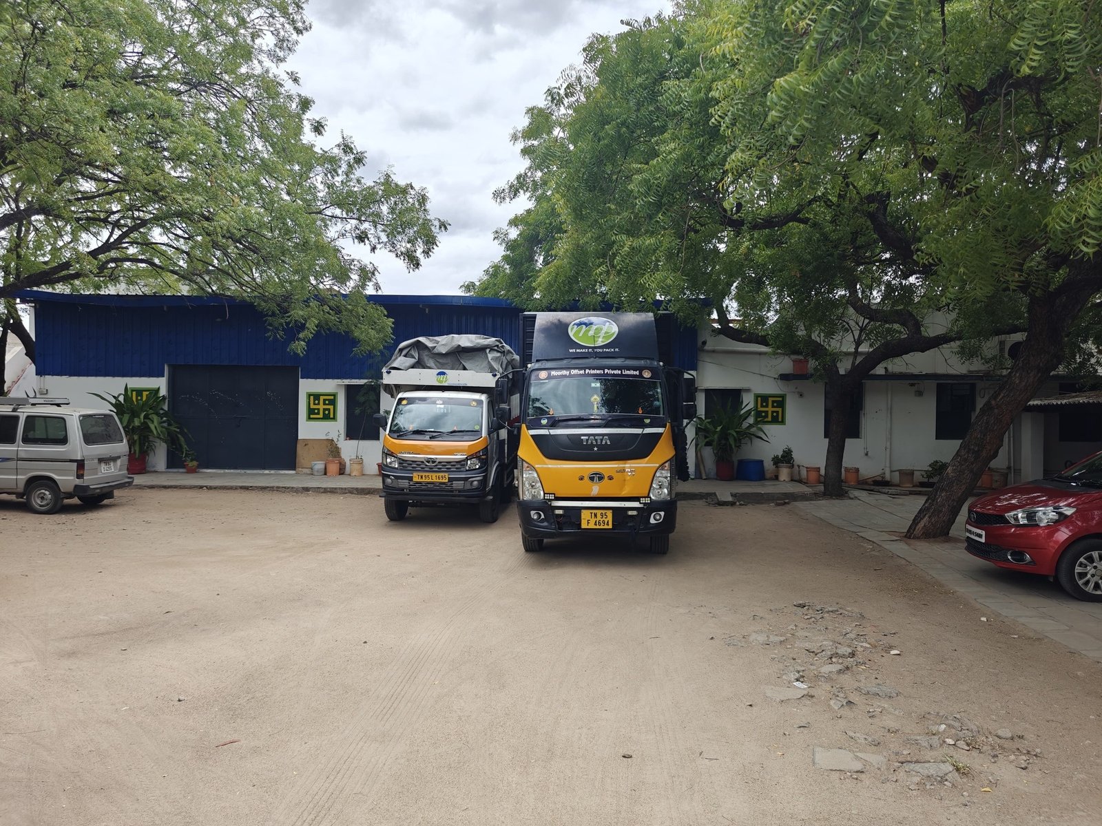 Truck loading area at Moorthy Offset Printers – Leading Corrugated Box Manufacturers in Sivakasi