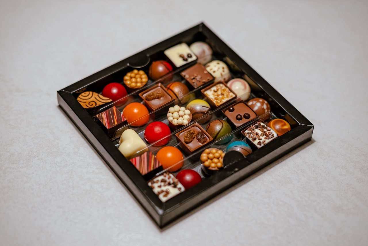 Decorative sweet box with dividers for festive and retail use